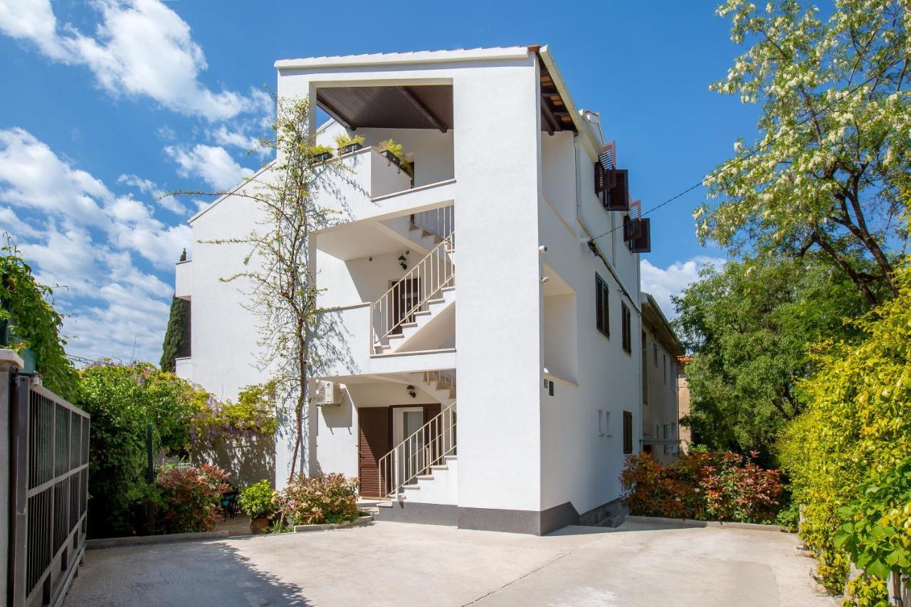 Nives In The Center - Free Parking Apartment