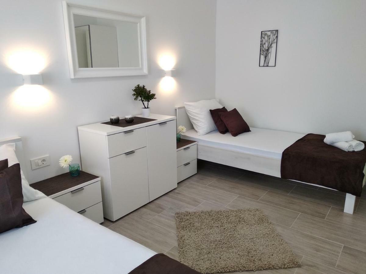Nives In The Center - Free Parking Apartment *