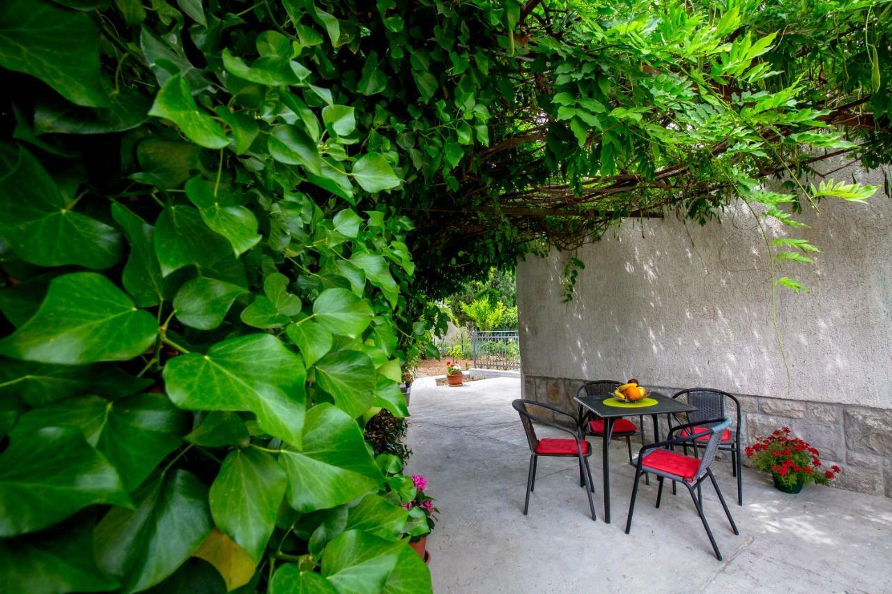 Nives In The Center - Free Parking Apartment Split