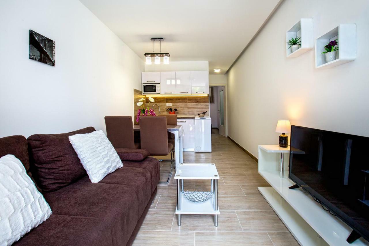 Nives In The Center - Free Parking Apartment